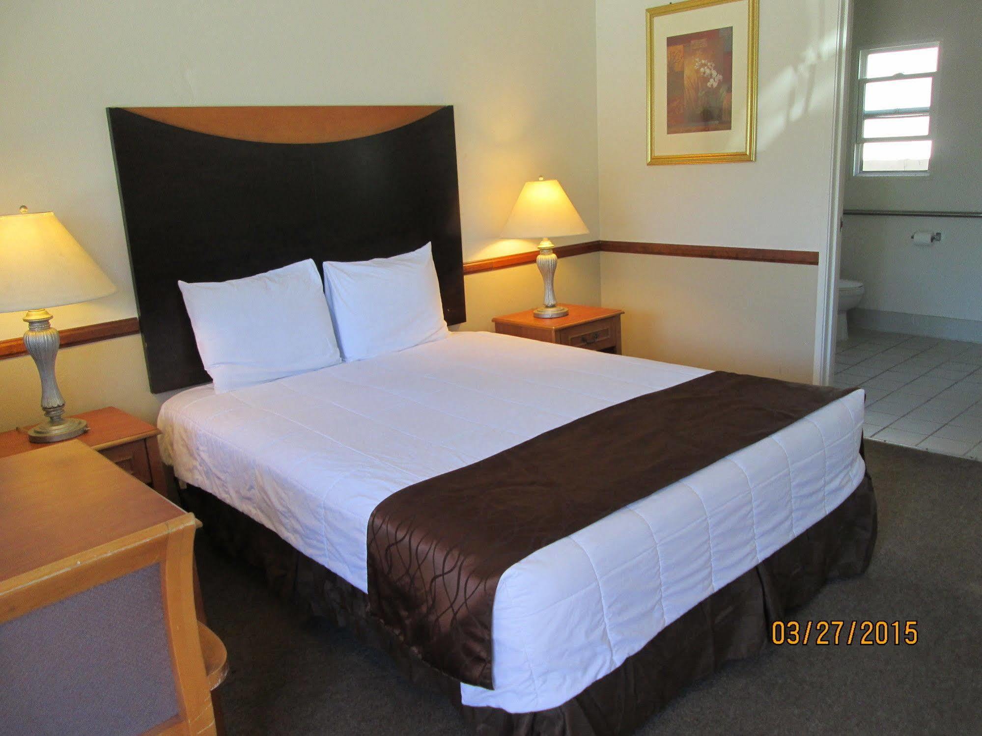 Town And Country Inn Santa Barbara Buitenkant foto
